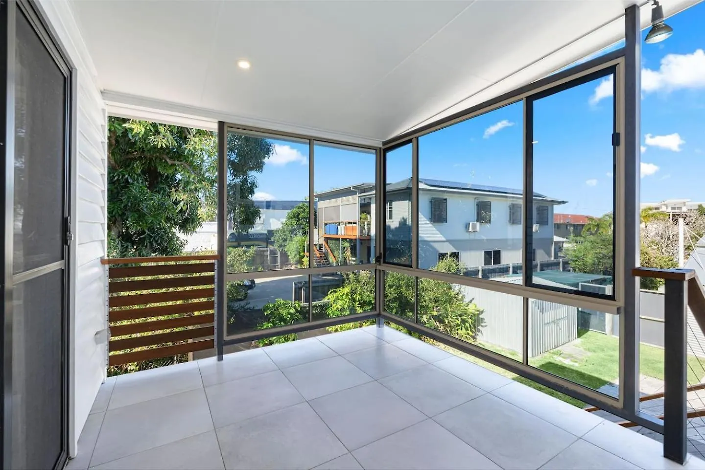 'Highview' Queensland Coastal Charm Steps From Beach Urangan Australia