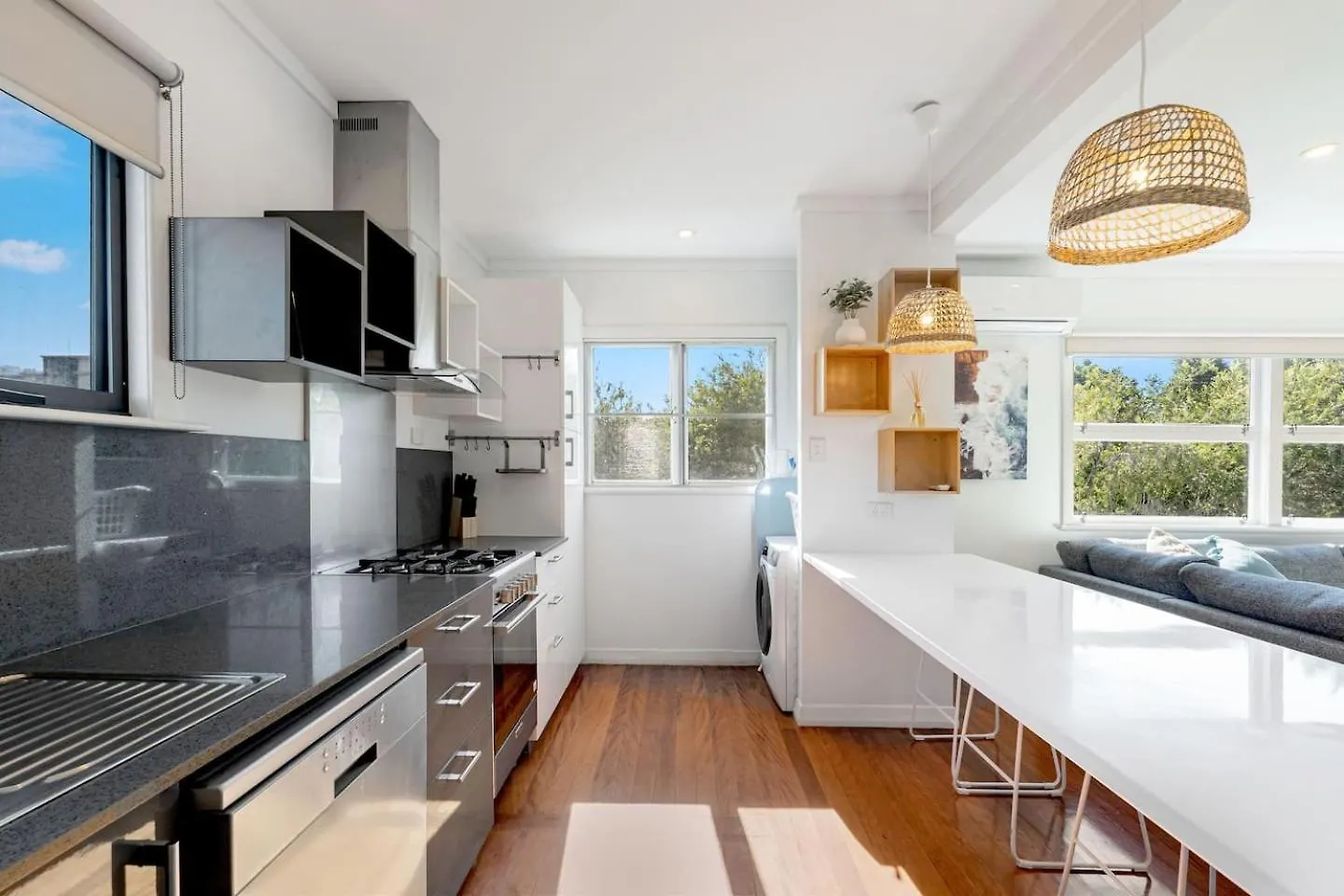 'Highview' Queensland Coastal Charm Steps From Beach Urangan
